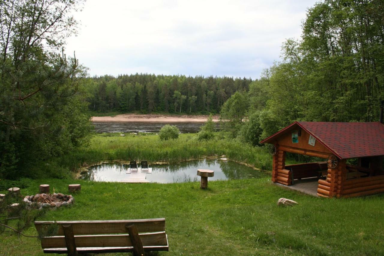 Nature Retreat "Upes Dizvietas" Krāslava Eksteriør bilde